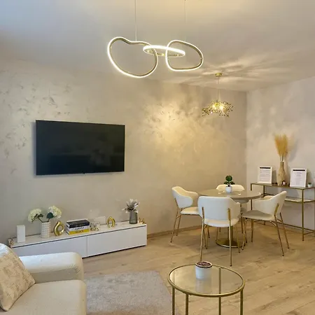 Silk Apartman Nyiregyhaza Exterior photo