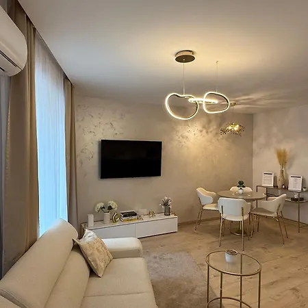 Silk Apartman Nyiregyhaza Exterior photo